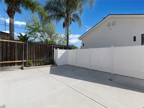 $4,000 | 2108 North Pass Avenue, Burbank, CA 91505