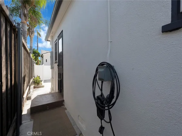 $4,000 | 2108 North Pass Avenue, Burbank, CA 91505