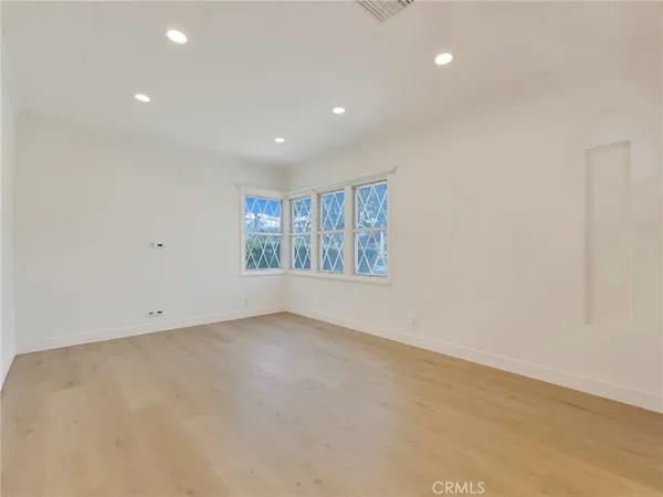 $4,000 | 2108 North Pass Avenue, Burbank, CA 91505