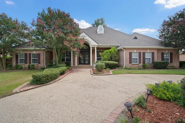 $1,050,000 | 7402 Hollytree Drive, Tyler, TX 75703