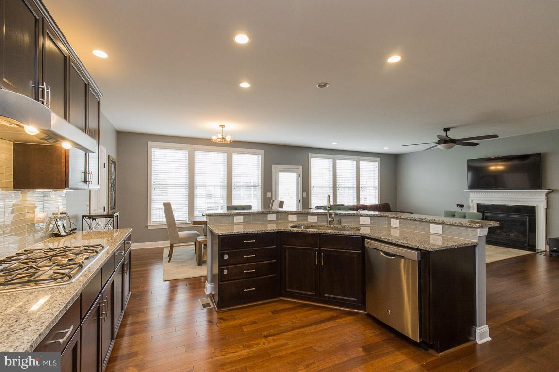 22585 Hammersmith Place Ashburn, VA 20148 - Photo 11 of 30 Kitchen