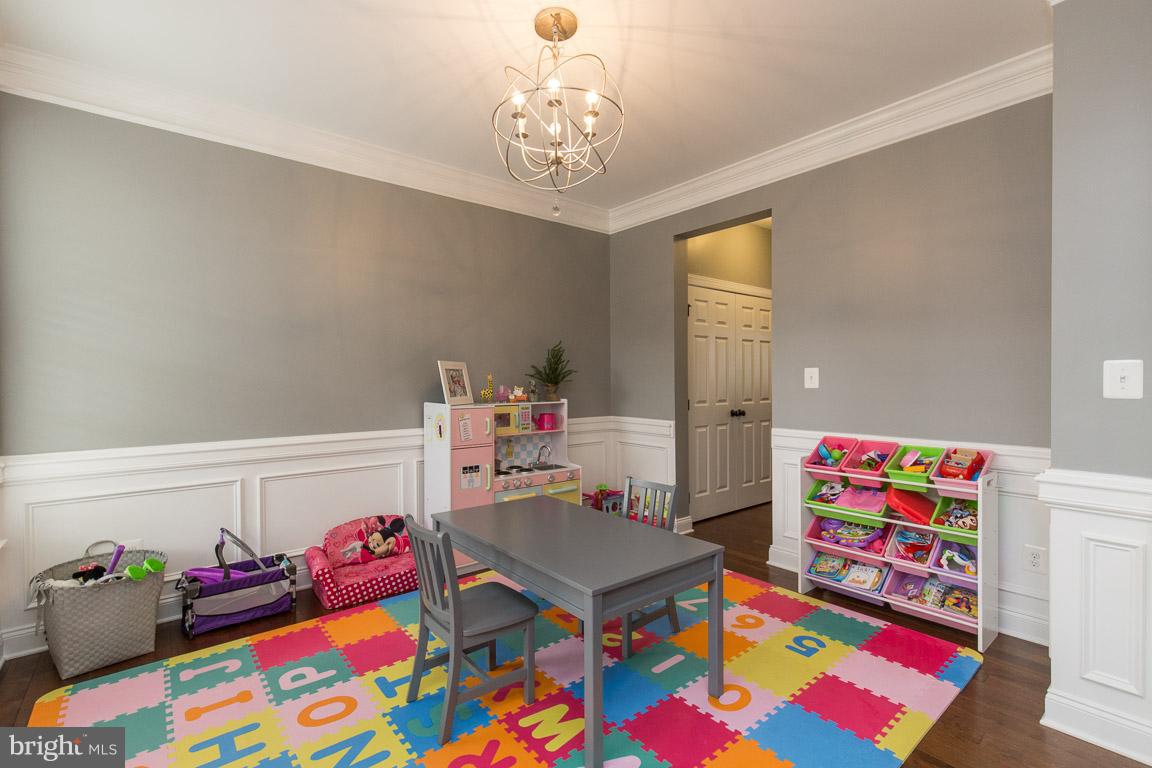 22585 Hammersmith Place Ashburn, VA 20148 - Photo 4 of 30 Gorgeous moldings!