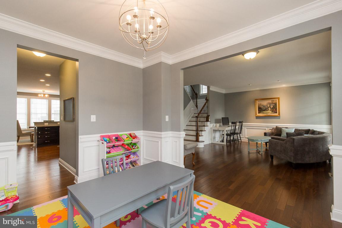 22585 Hammersmith Place Ashburn, VA 20148 - Photo 5 of 30 Dining room