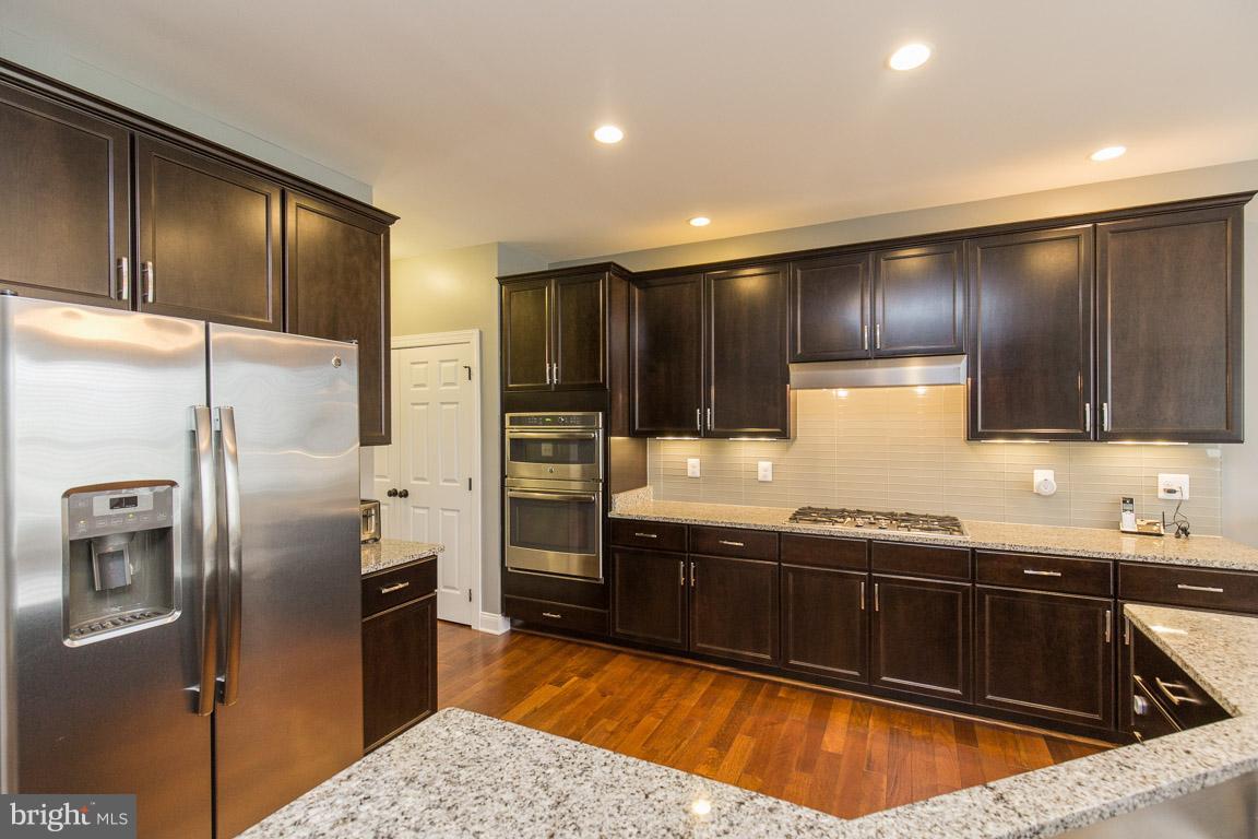 22585 Hammersmith Place Ashburn, VA 20148 - Photo 10 of 30 Kitchen