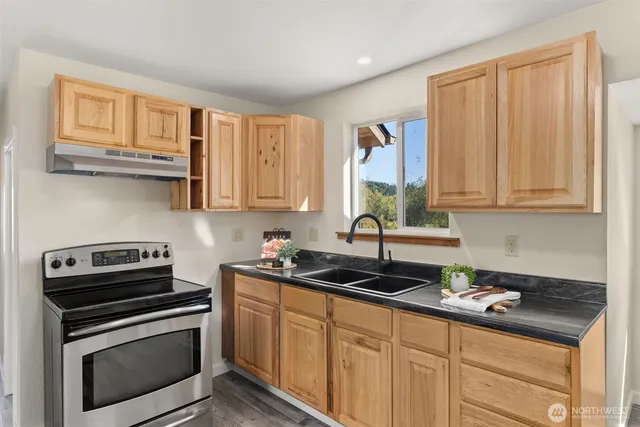 $430,000 | 300 Lincoln Creek Road, Centralia, WA 98531