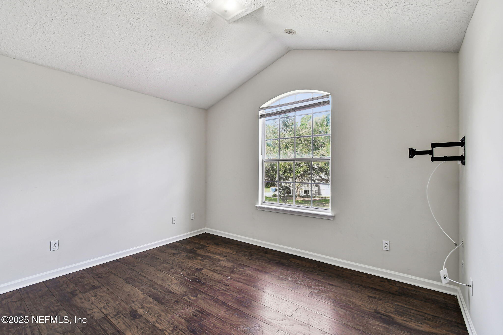 536 Spanish Wells Road Jacksonville, FL 32218 - Photo 27 of 45 an empty room with a window