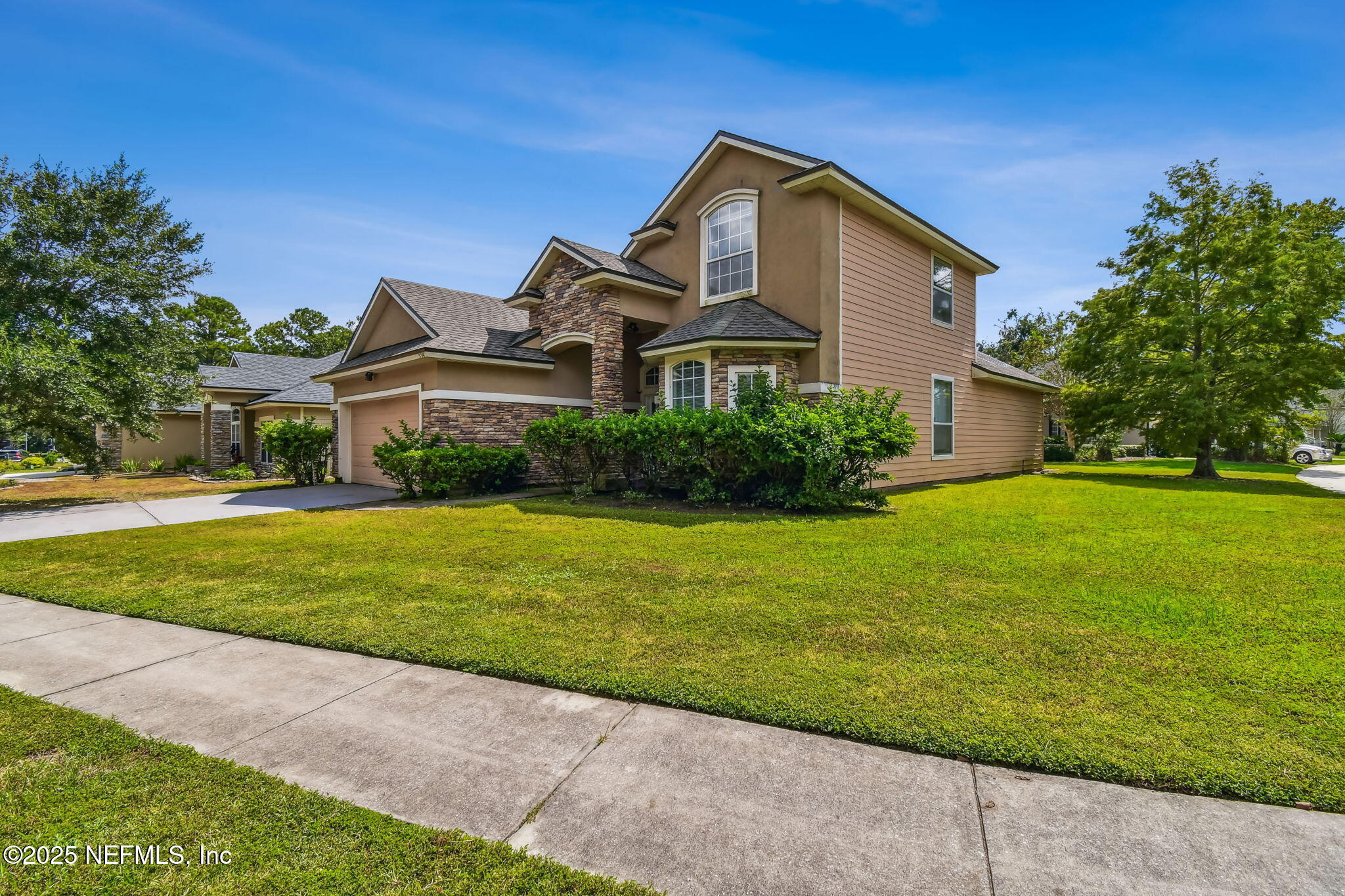 536 Spanish Wells Road Jacksonville, FL 32218 - Photo 3 of 45 a front view of a house with garden
