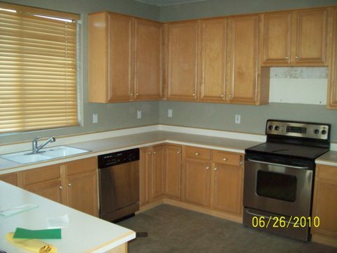 961 South Rutherford Court Gilbert, AZ 85296 - Photo 3 of 8 KITCHEN