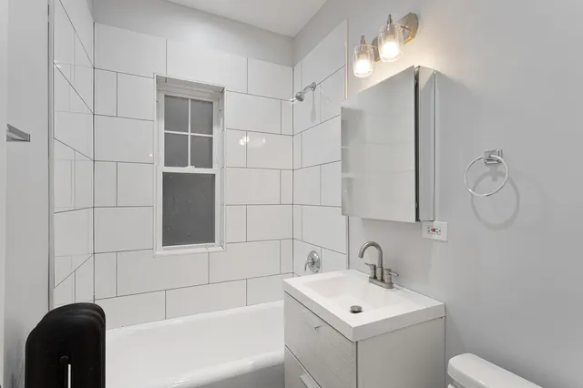 $1,769 | 6952 North Wolcott Avenue, Unit 1, Chicago, IL 60626