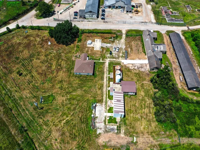 a view of a street with a yard