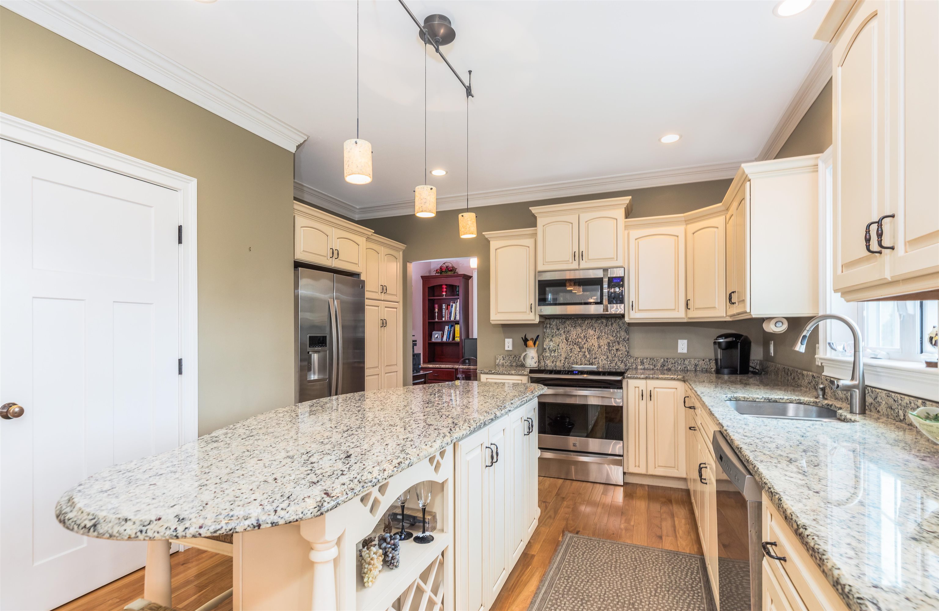 194 Spinney Road Portsmouth, NH 03801 - Photo 11 of 47