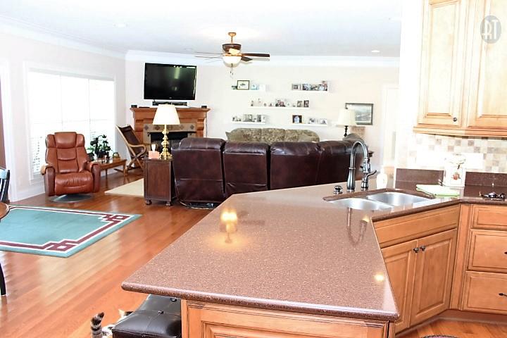 1137 Robinson Road Manchester, TN 37355 - Photo 8 of 30 VIEW FROM THE KITCHEN INTO THE LIVING ROOM.