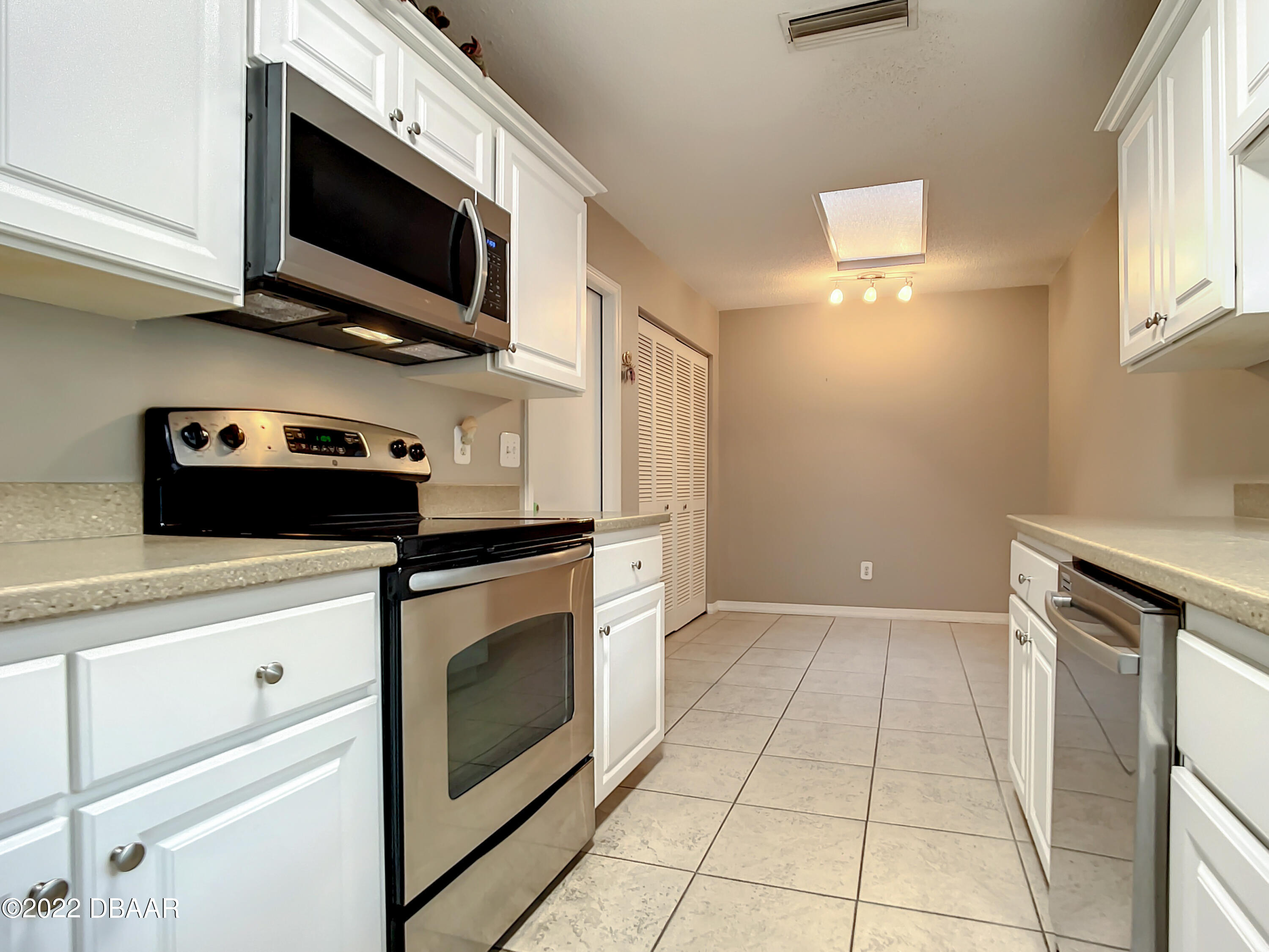 116 Duck Hawk Circle, Unit 3040 Daytona Beach, FL 32119 - Photo 7 of 32 116 Duck Hawk Circle-12