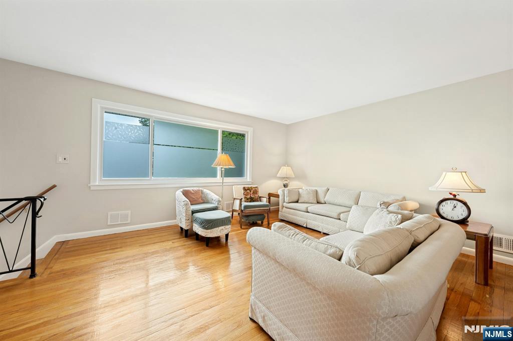 320 West Clinton Avenue Bergenfield, NJ 07621 - Photo 6 of 37