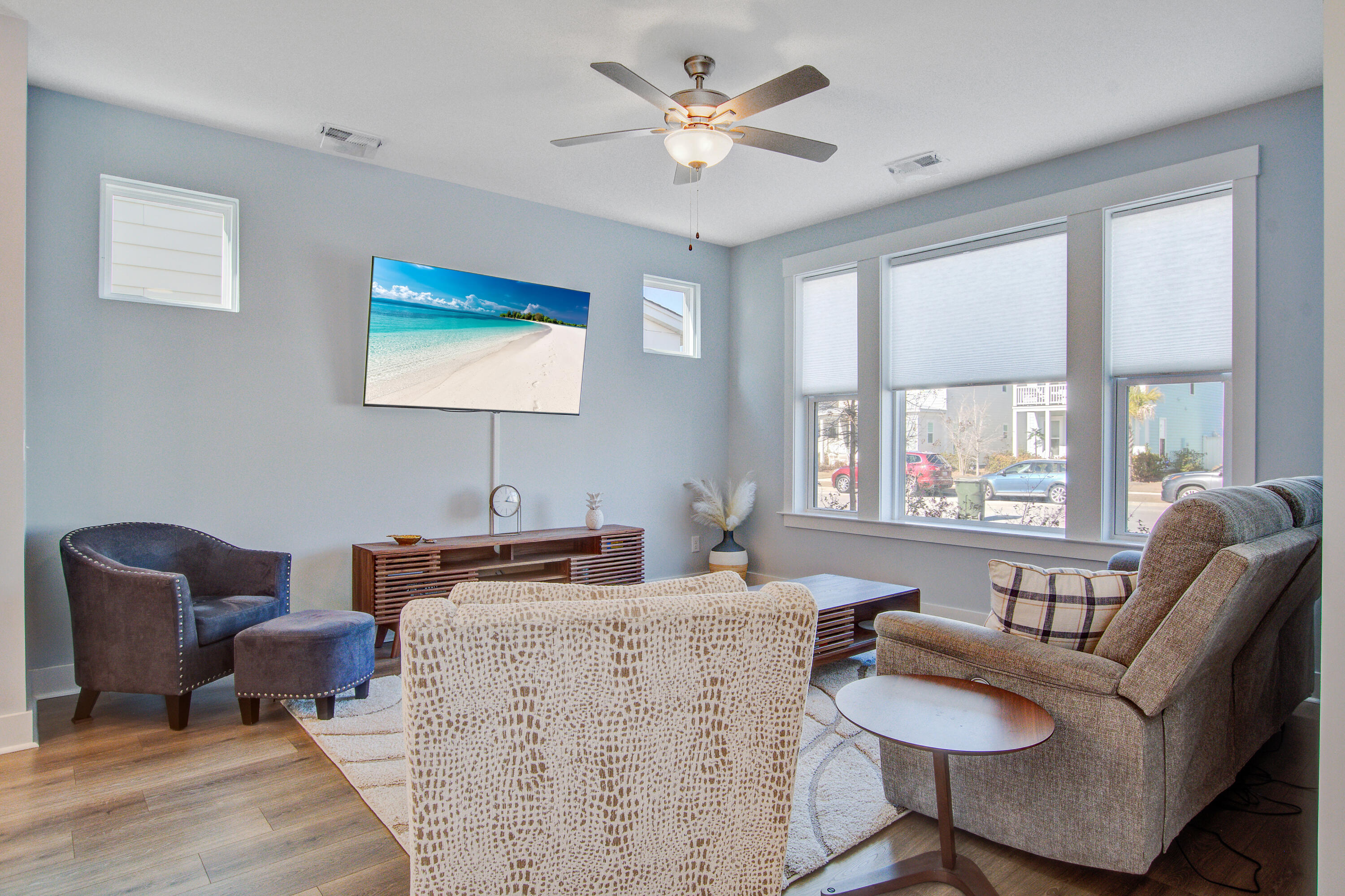 655 Blueway Avenue Summerville, SC 29486 - Photo 11 of 39 Living Room