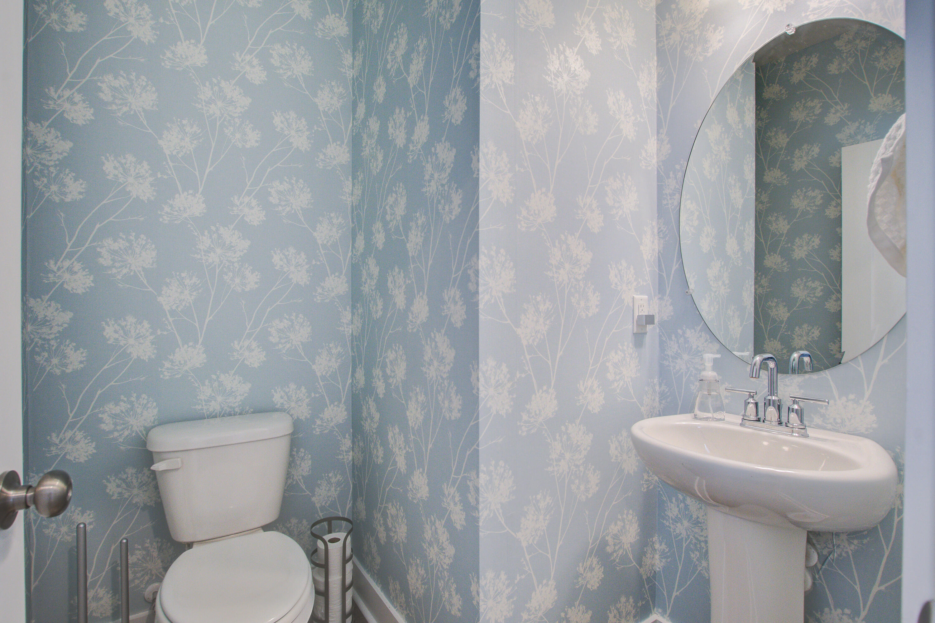 655 Blueway Avenue Summerville, SC 29486 - Photo 13 of 39 Powder Room