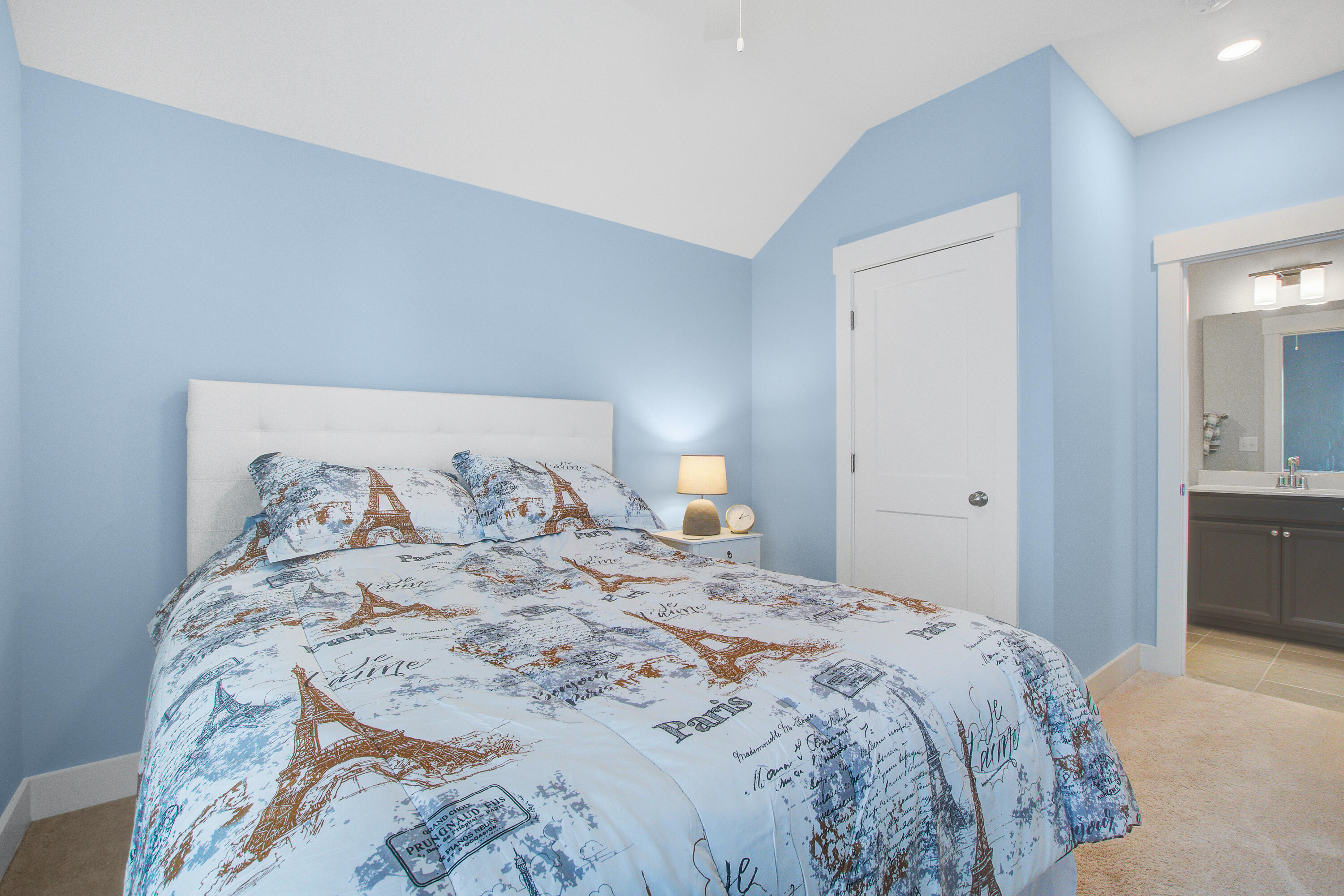 655 Blueway Avenue Summerville, SC 29486 - Photo 21 of 39 Bedroom 2