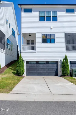 a view of front of house with a yard