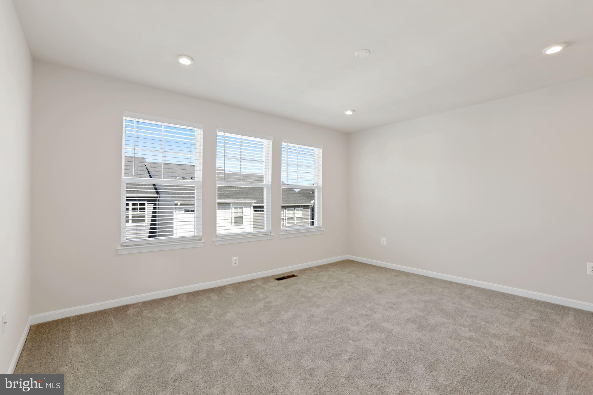 3970 Shire Meadow Lane Triangle, VA 22172 - Photo 25 of 52 an empty room with a window