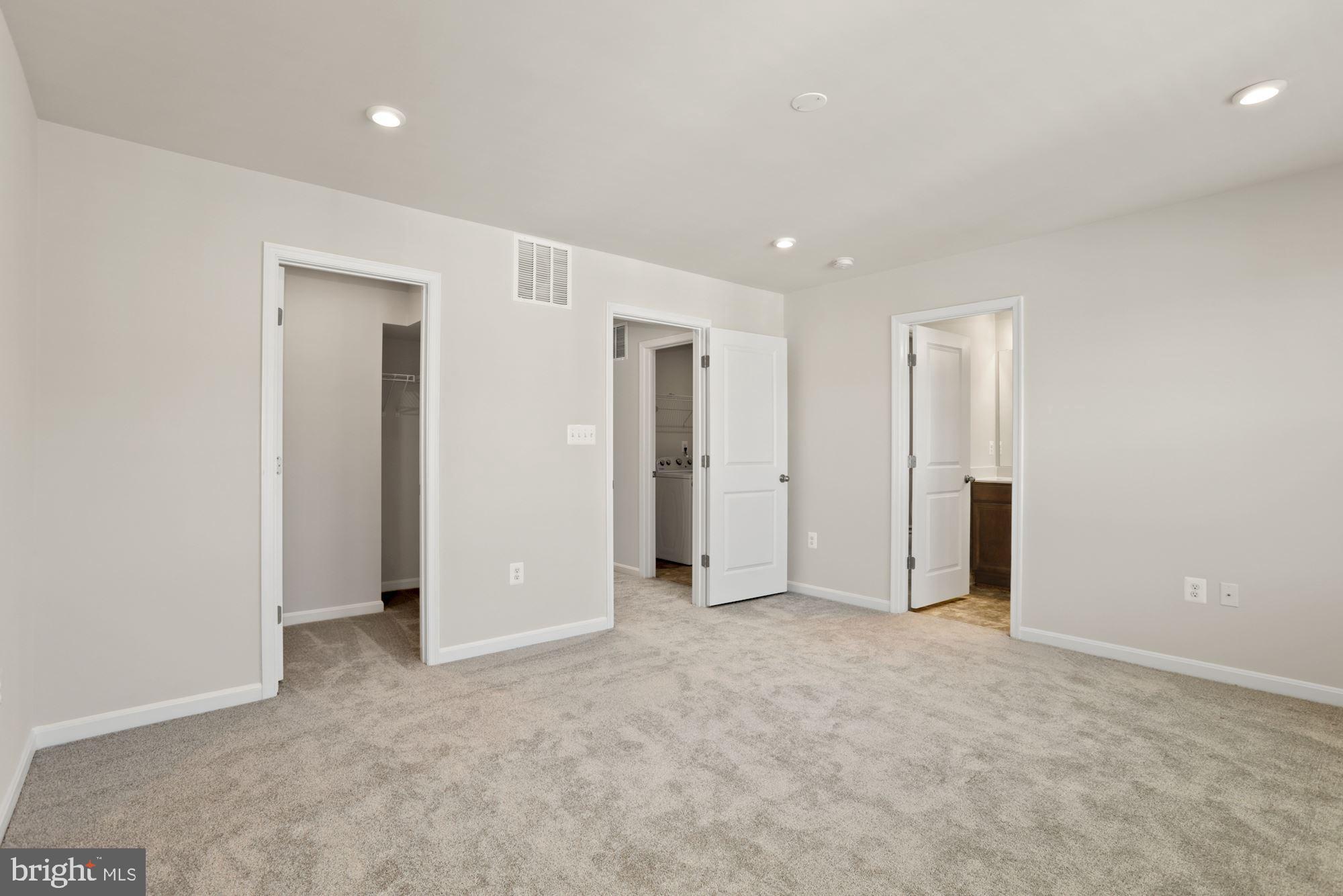 3970 Shire Meadow Lane Triangle, VA 22172 - Photo 27 of 52 an empty room with closet and a bathroom