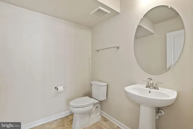 $2,900 | 3970 Shire Meadow Lane, Triangle, VA 22172