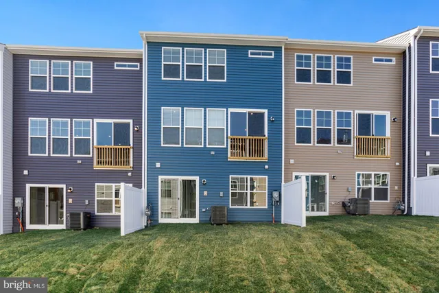 $2,900 | 3970 Shire Meadow Lane, Triangle, VA 22172