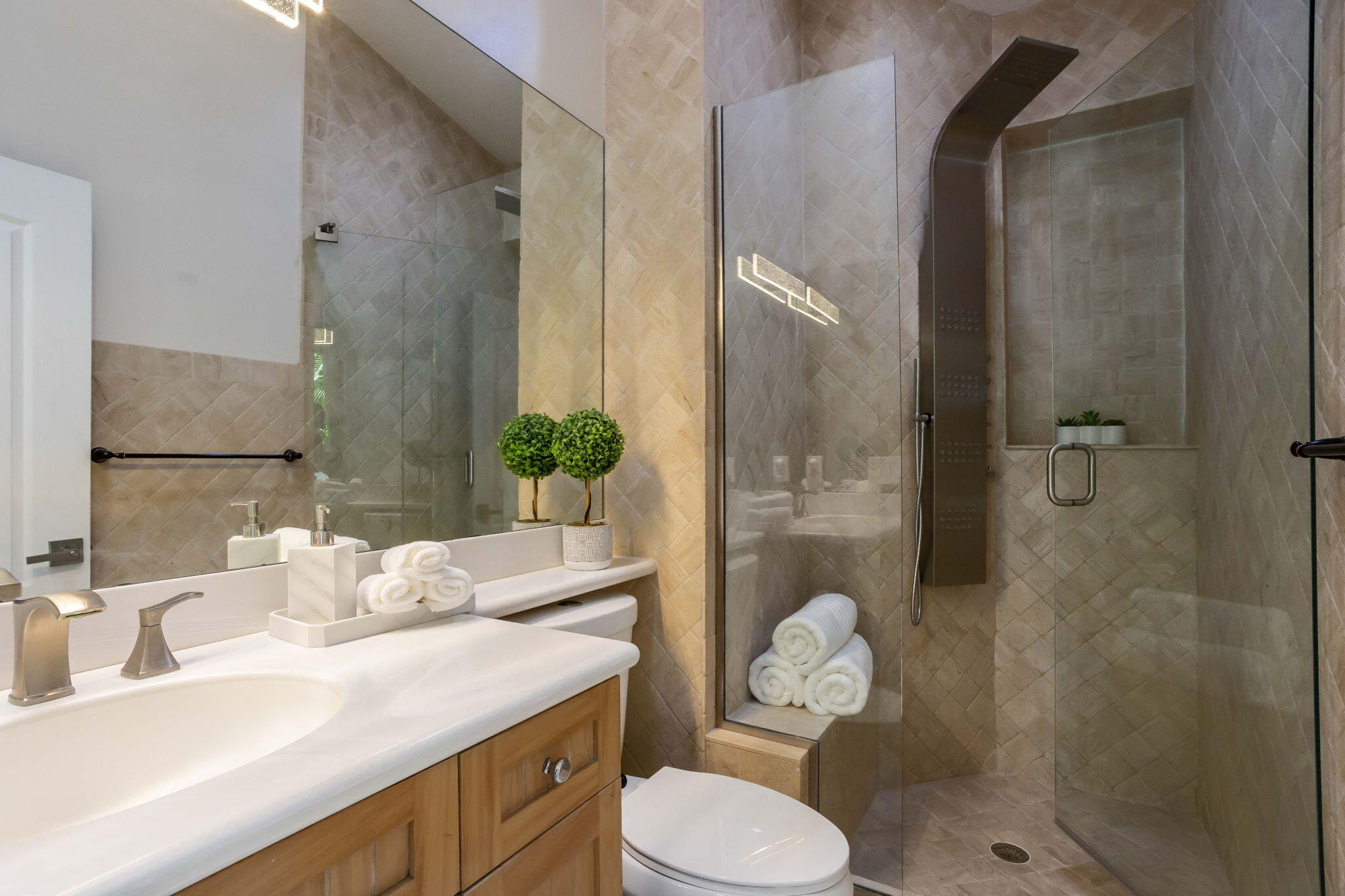 4880 Northwest 28th Way Boca Raton, FL 33434 - Photo 45 of 54 2nd Bathroom/Cabana style