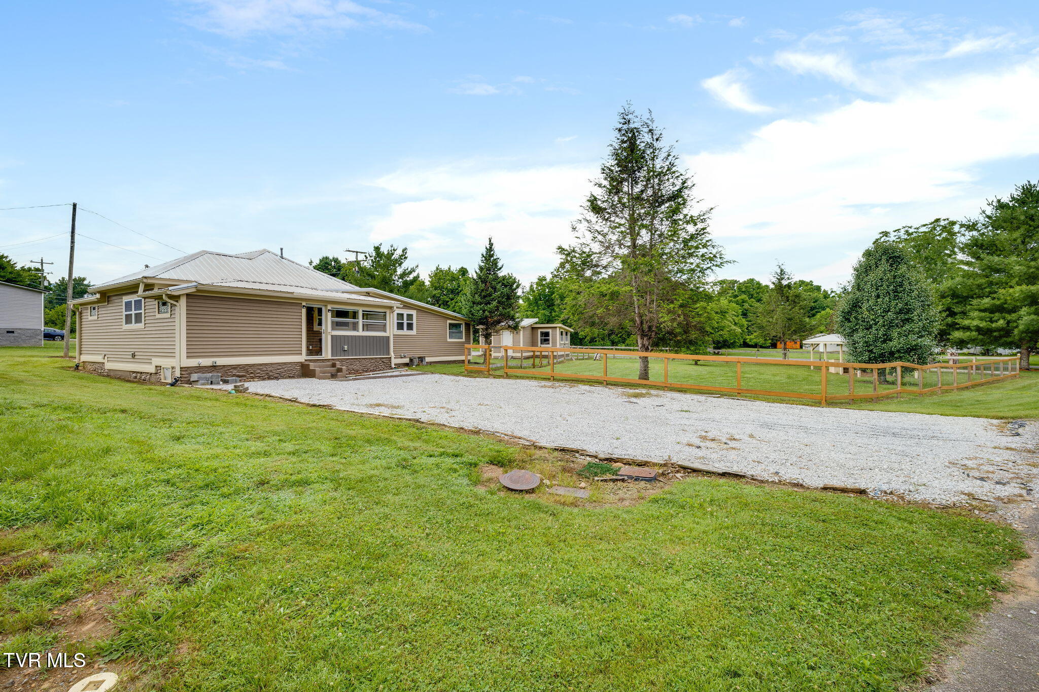 117 Sam Rogers Road Erwin, TN 37650 - Photo 6 of 31 002