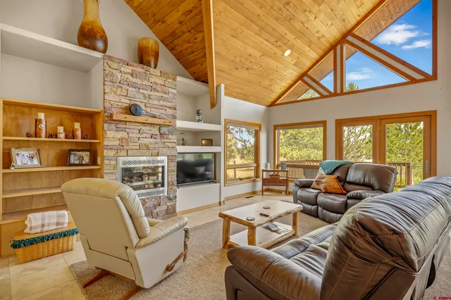 a view of a livingroom with furniture and windows