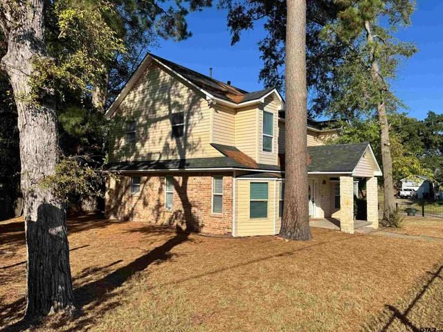 front view of house with a yard