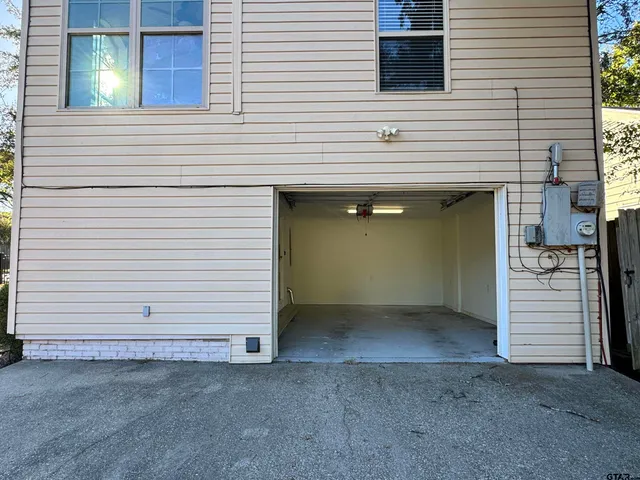 $2,695 | 627 West 2nd Street, Tyler, TX 75701