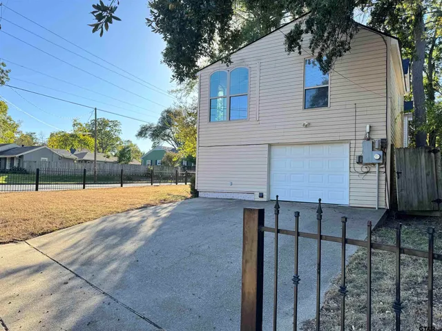 a view of a house with a backyard