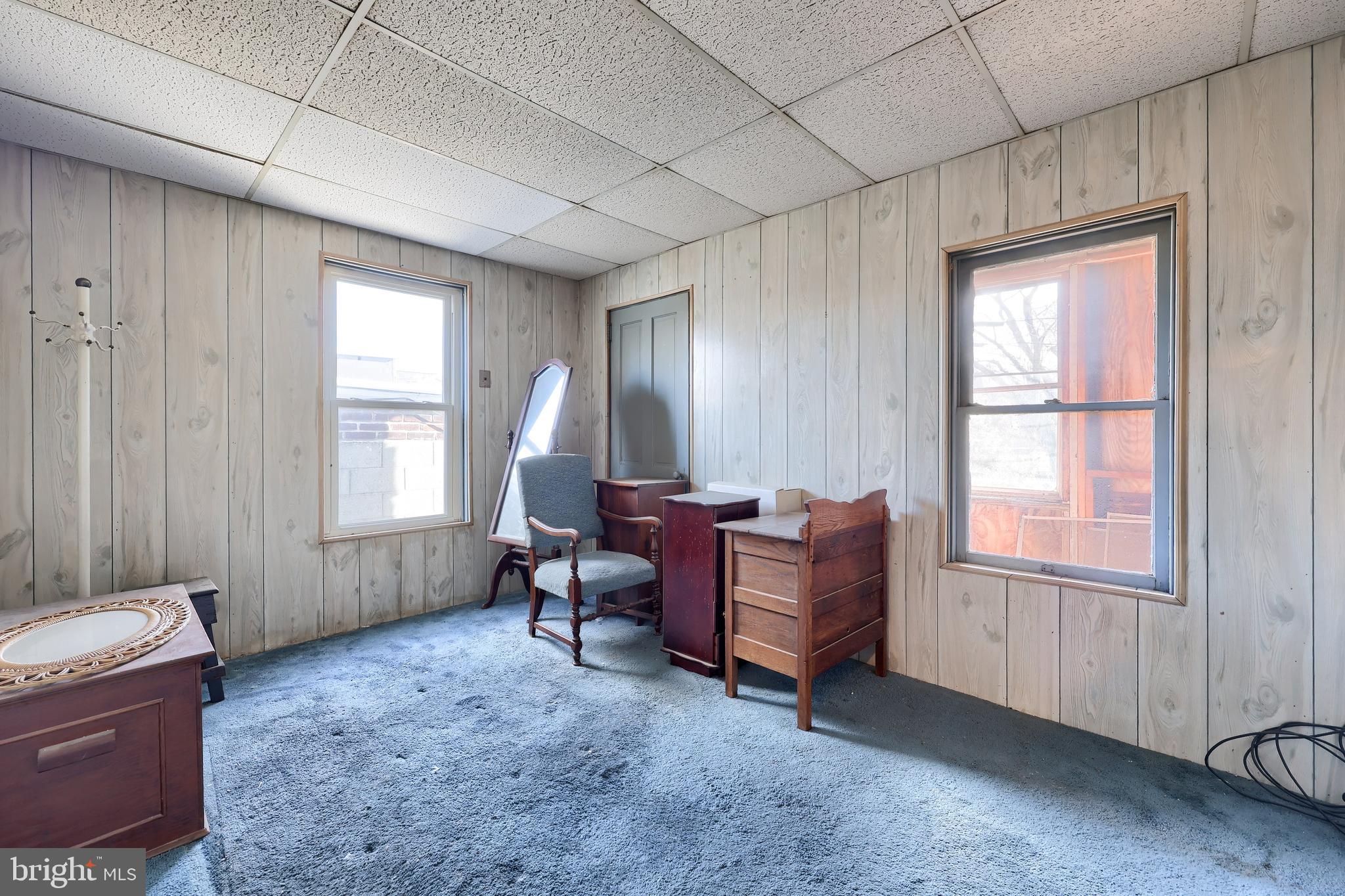 14 West New Street Lancaster, PA 17603 - Photo 17 of 21 a room with furniture and windows