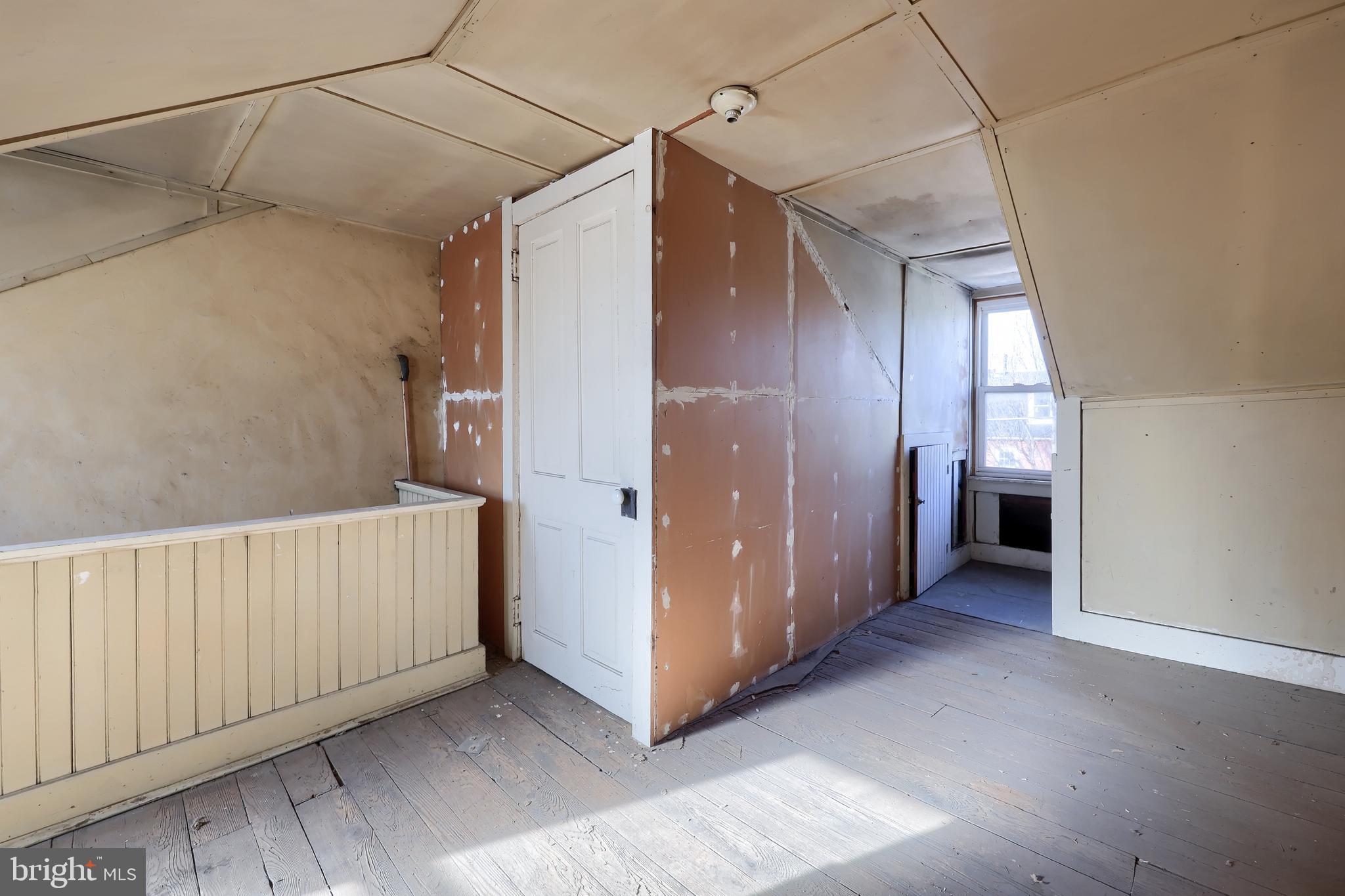 14 West New Street Lancaster, PA 17603 - Photo 19 of 21 a view of a hallway with closet