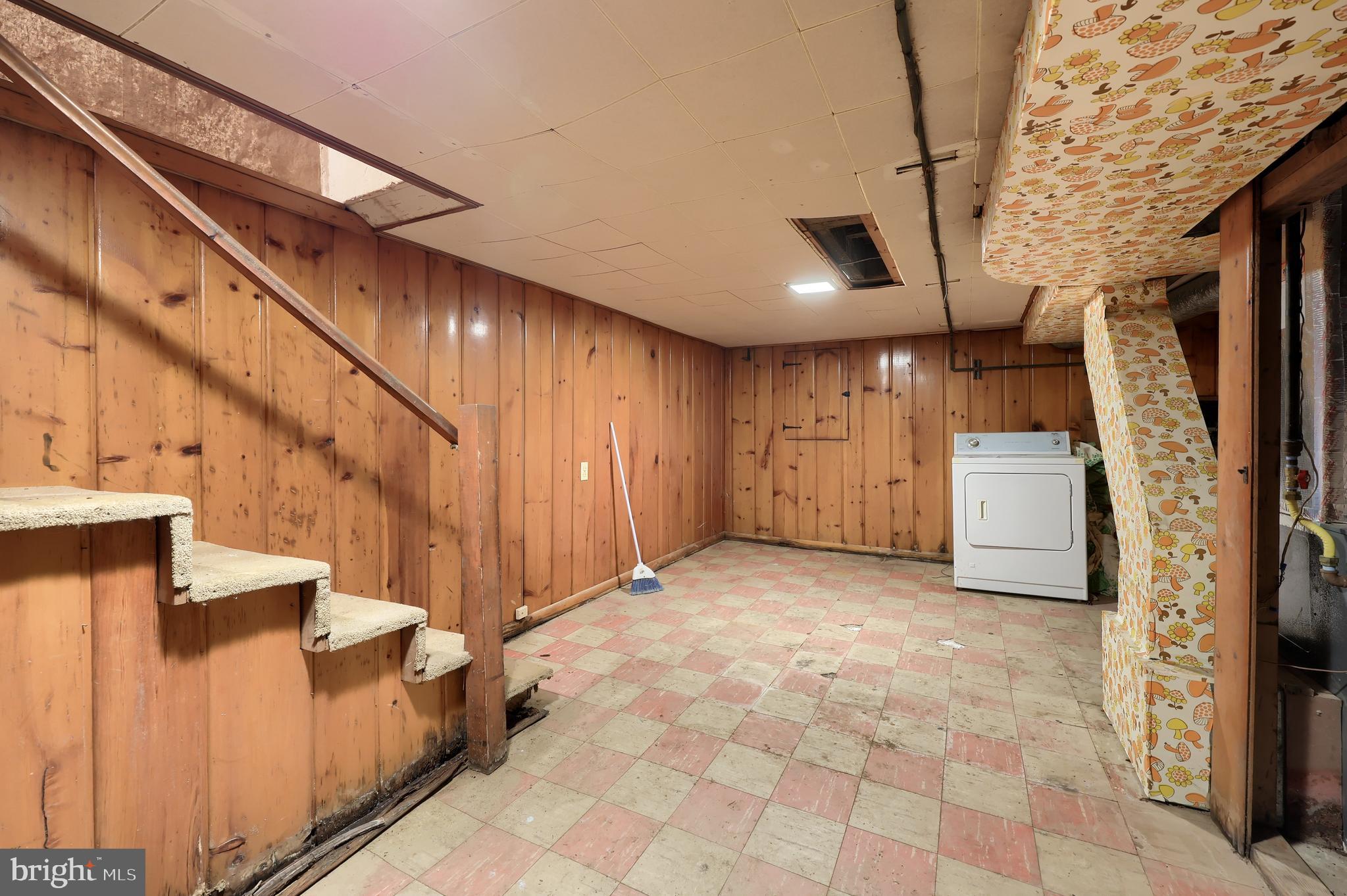 14 West New Street Lancaster, PA 17603 - Photo 21 of 21 a view of an entryway with staircase