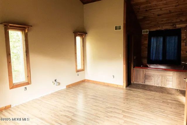 a view of empty room with an empty space