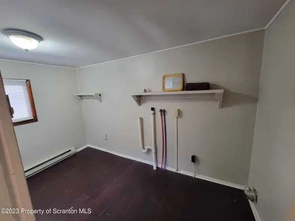 $1,200 | 138 East Grove Street, Taylor, PA 18517