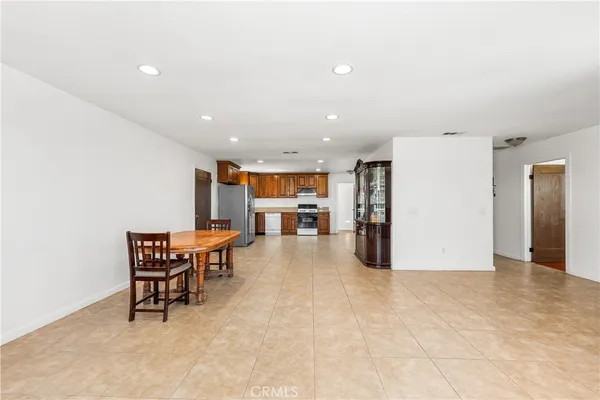 a view of a livingroom with furniture and a ceiling fan