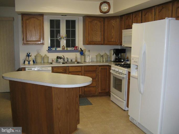 9244 Homestretch Court Laurel, MD 20723 - Photo 2 of 27 Kitchen