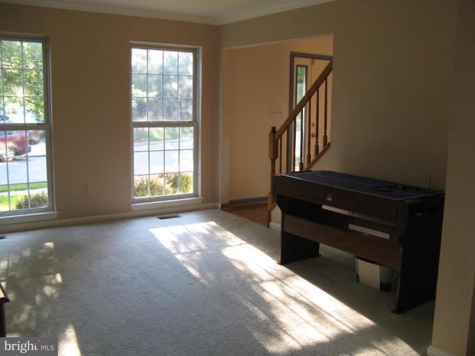 9244 Homestretch Court Laurel, MD 20723 - Photo 9 of 27 Living Room