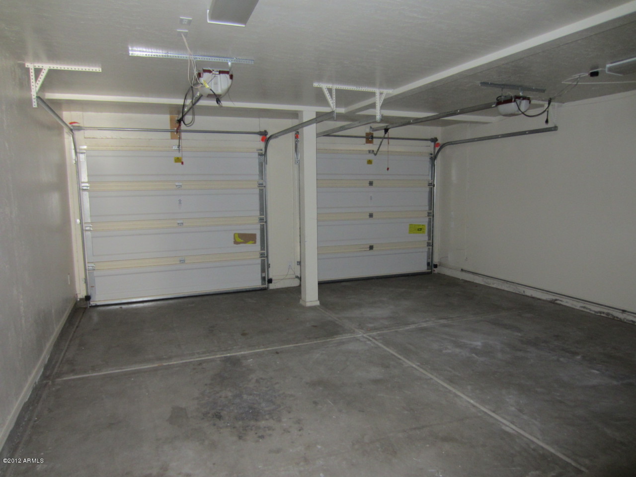 853 West Shellfish Drive Gilbert, AZ 85233 - Photo 14 of 26 Garage