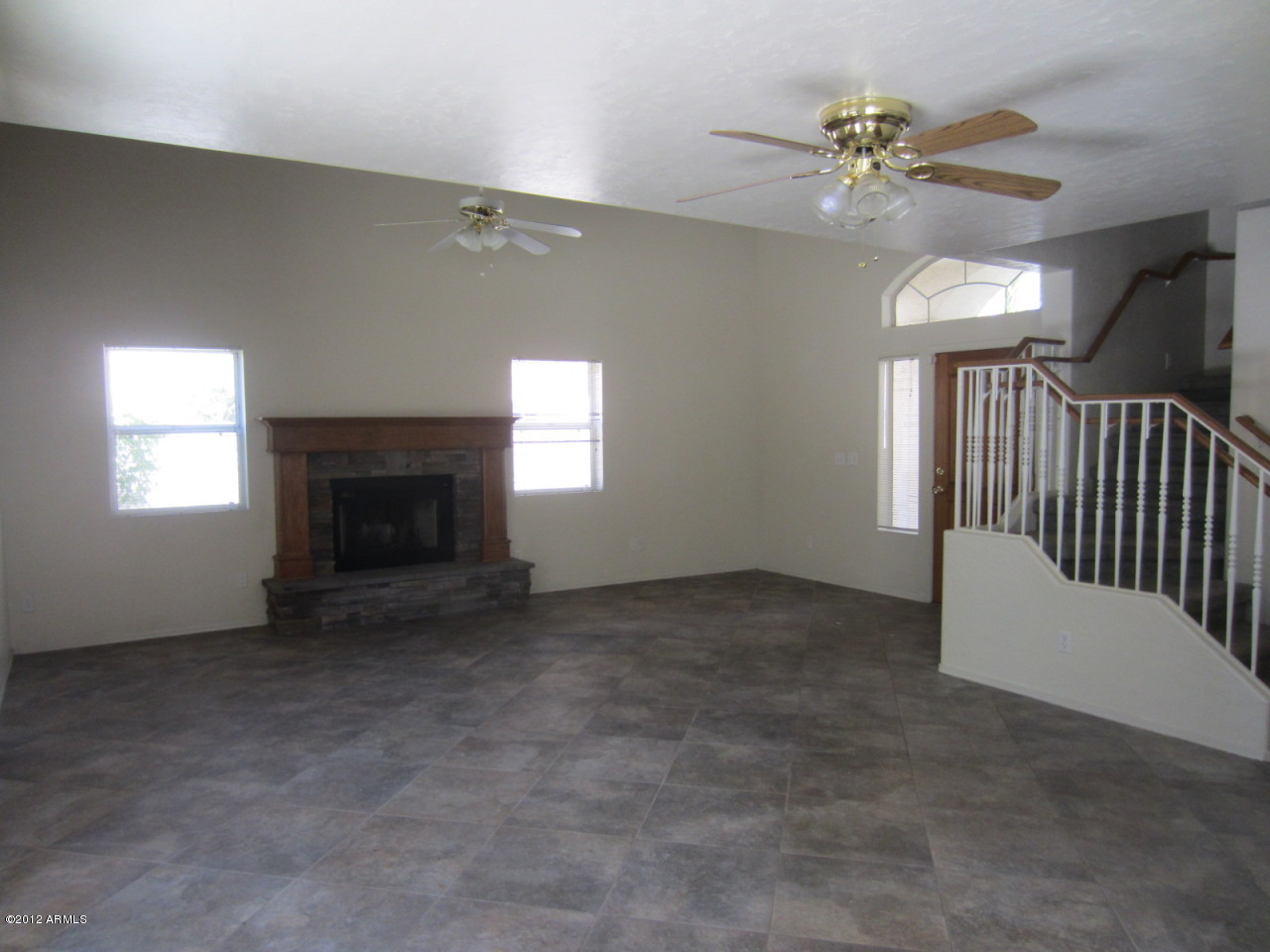 853 West Shellfish Drive Gilbert, AZ 85233 - Photo 4 of 26 Living (2)