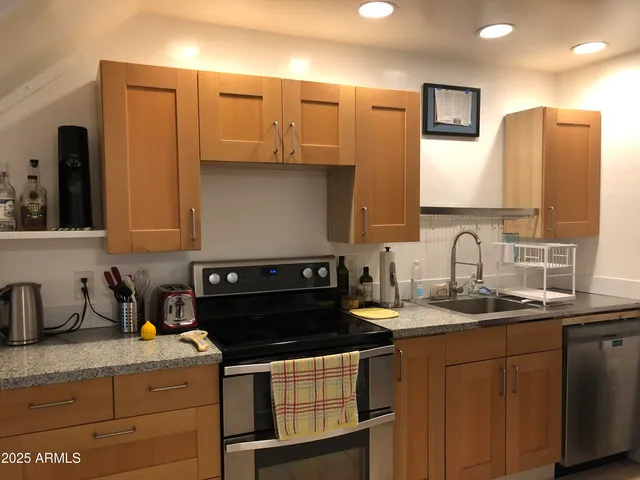 $1,695 | 2025 South Granada Drive, Unit 12, Tempe, AZ 85282