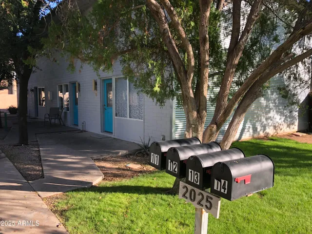 $1,695 | 2025 South Granada Drive, Unit 12, Tempe, AZ 85282