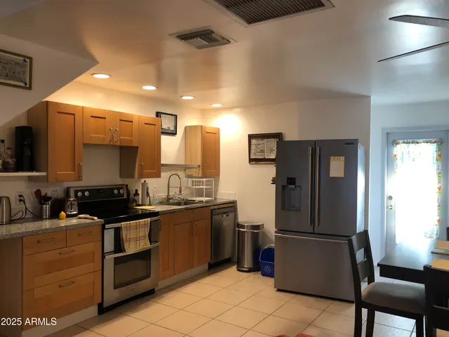 $1,695 | 2025 South Granada Drive, Unit 12, Tempe, AZ 85282