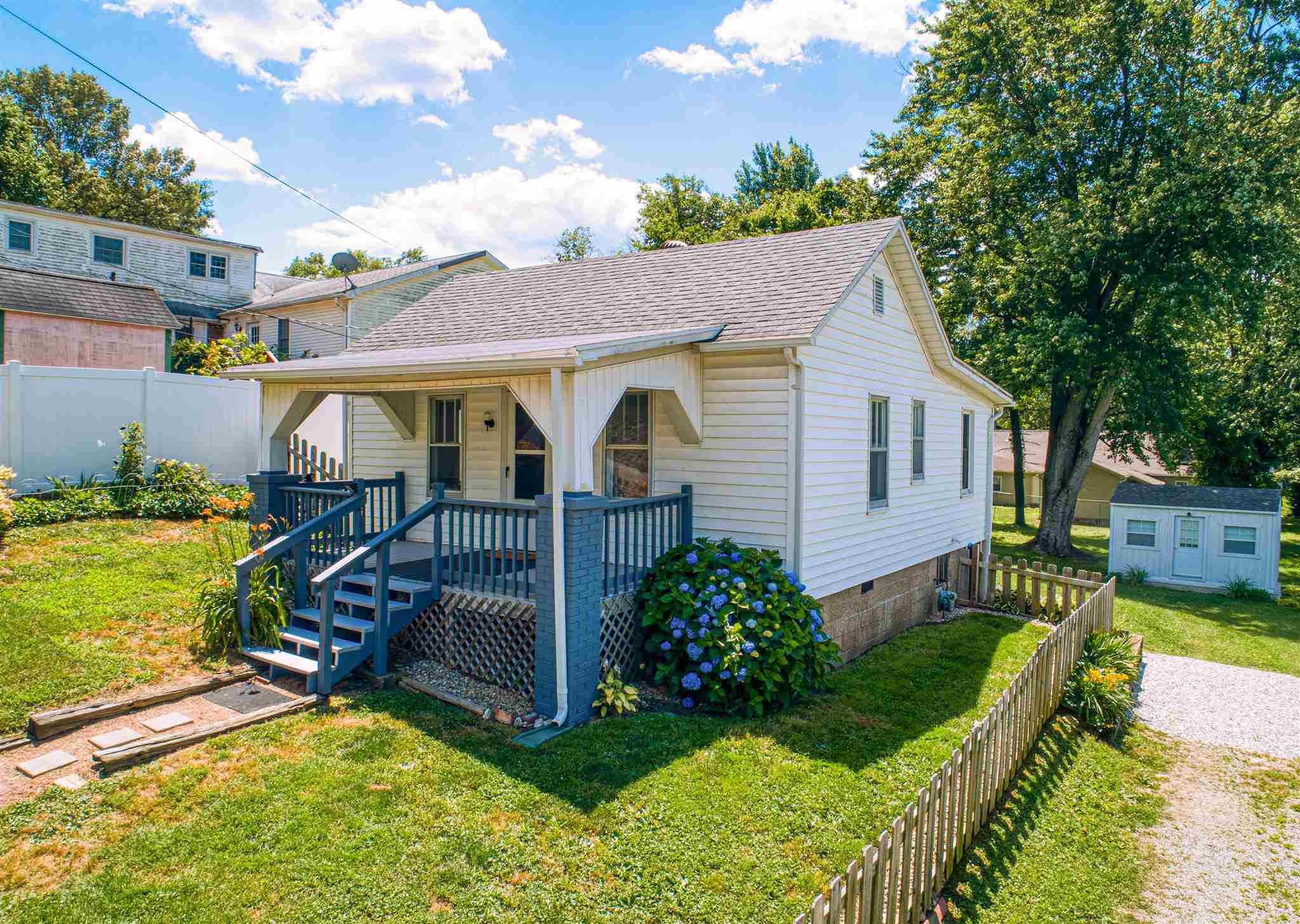 210 Locust Street Newburgh, IN 47630 - Photo 2 of 36 Gallery Image 2
