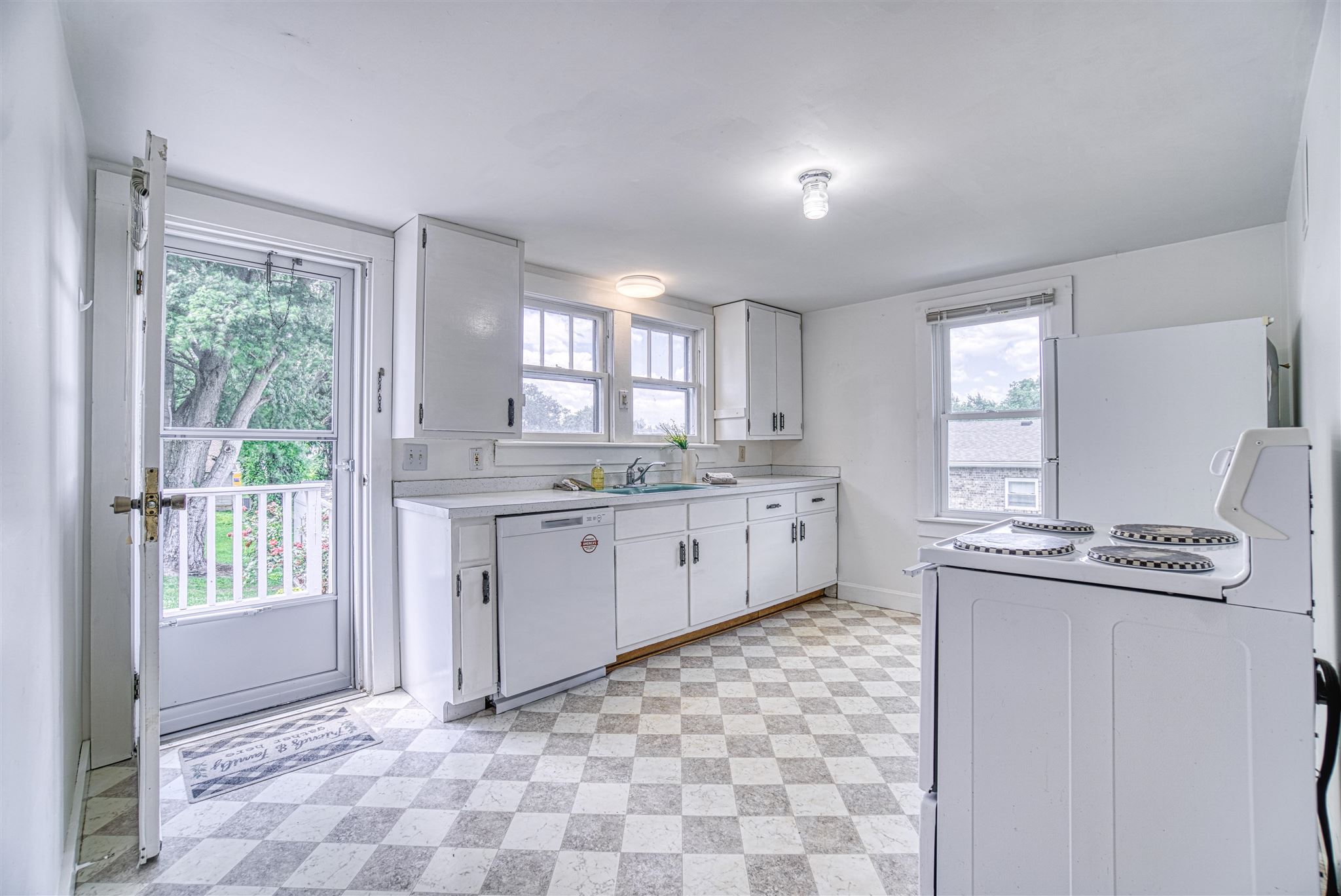 210 Locust Street Newburgh, IN 47630 - Photo 8 of 36 Gallery Image 8
