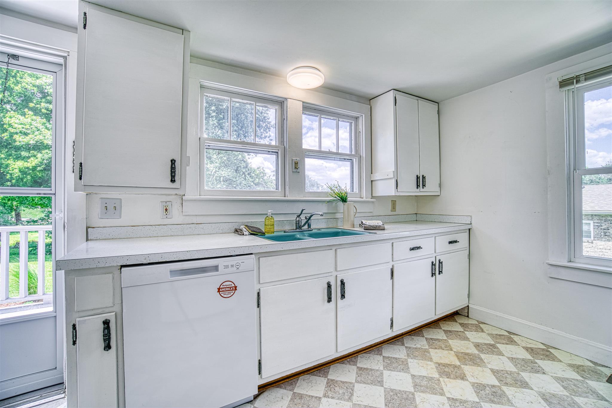 210 Locust Street Newburgh, IN 47630 - Photo 9 of 36 Gallery Image 9