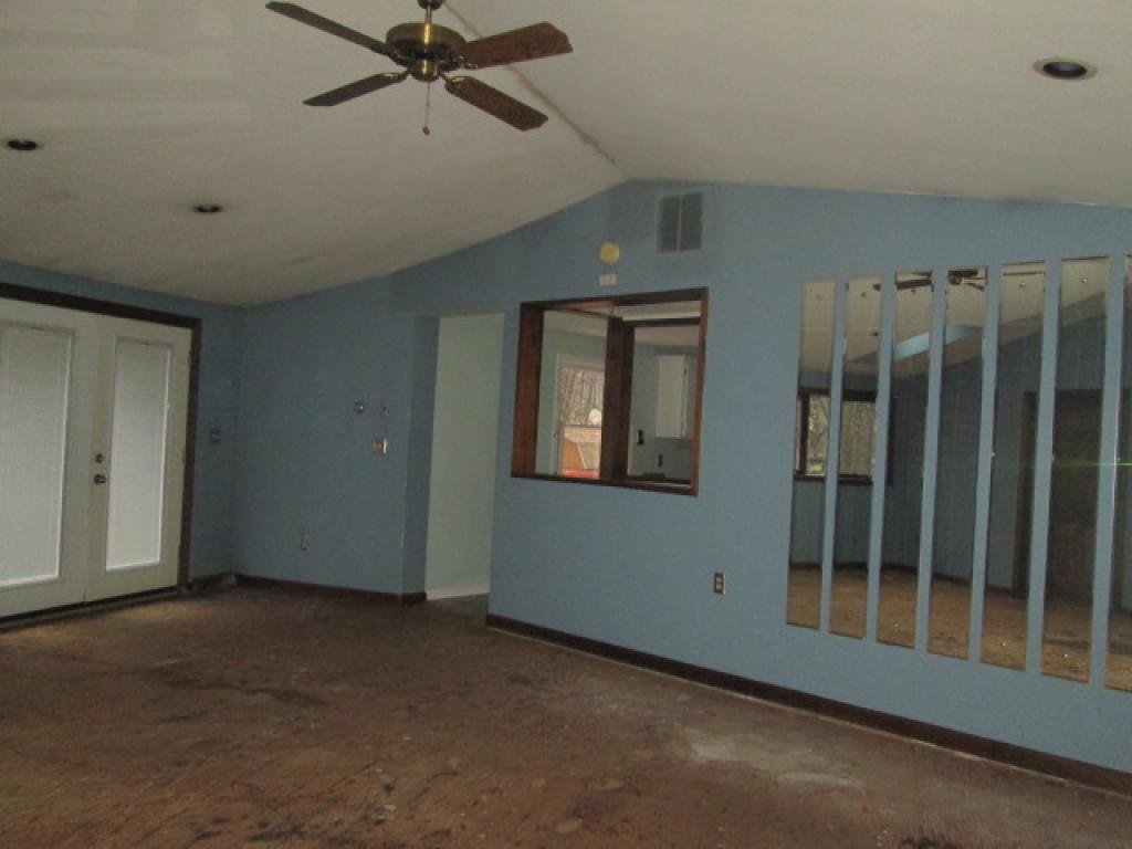 67 Old Chester Road Derry, NH 03038 - Photo 2 of 10