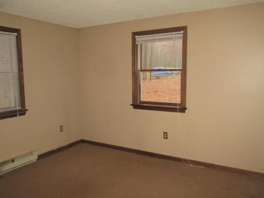 67 Old Chester Road Derry, NH 03038 - Photo 6 of 10